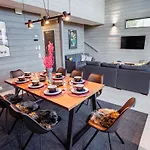 Twin 3 Bedroom With Jacuzzi By Rukalodges Vila Ruka