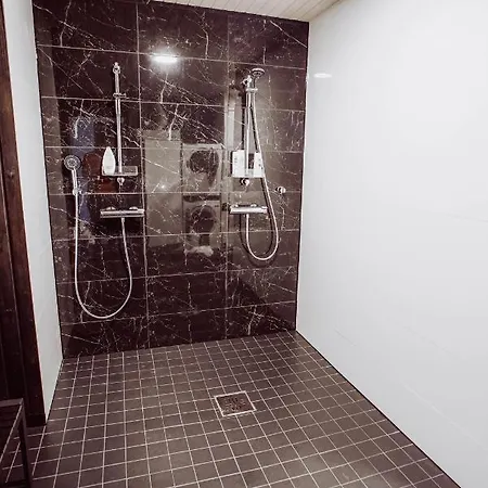 Twin 3 Bedroom With Jacuzzi By Rukalodges